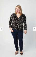 Load image into Gallery viewer, Cashmerette Dartmouth Top / Size 12-32
